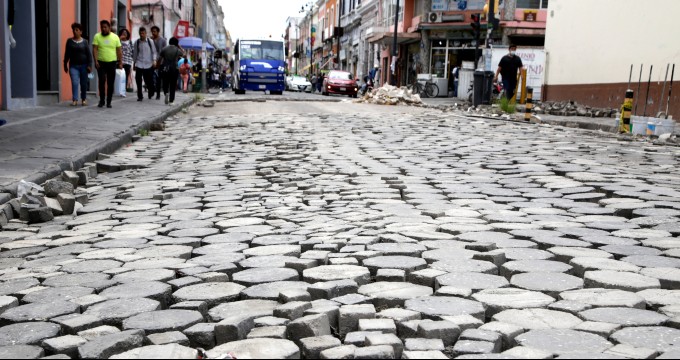 Por: Cortesía “Desesperación” llevó a comerciantes a colocar adoquines en el CH