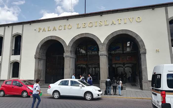 Por: Cortesía Familiares de diputados basificados en el Congreso de Tlaxcala