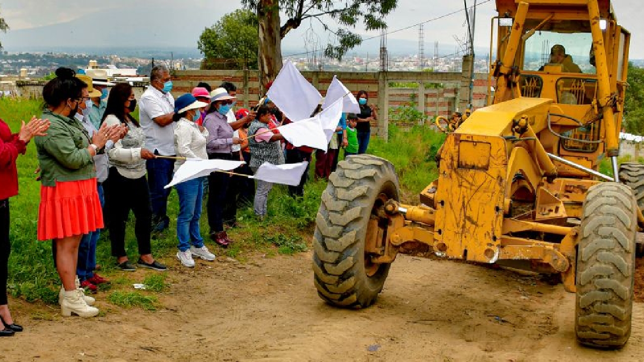Por: Cortesía Ayuntamiento de Cuautlancingo inició con los trabajos de pavimentación de la Calle Bicentenario