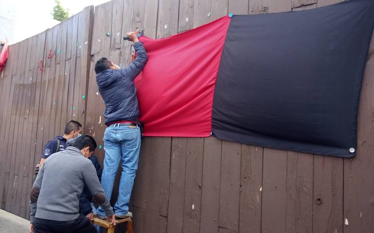 Retiran banderas de protesta colocadas en el Hotel Posada San Francisco de Tlaxcala.