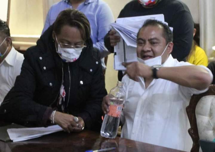 Por: Cortesía Ex Alcalde de Chiautempan cierra administración pasado de copas