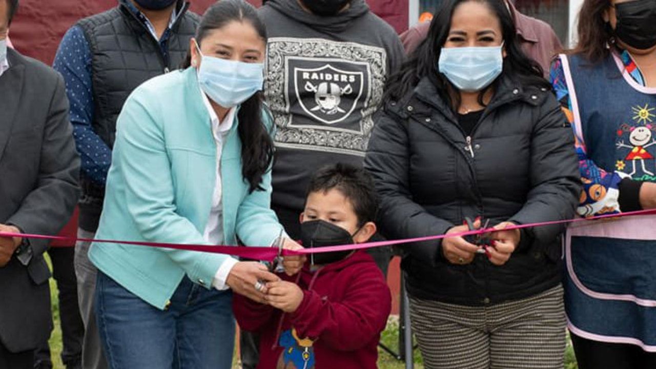 Por: Cortesía Ayuntamiento de Cuautlancingo hace entrega de un aula en el Preescolar el Preescolar Hermenegildo Galeana