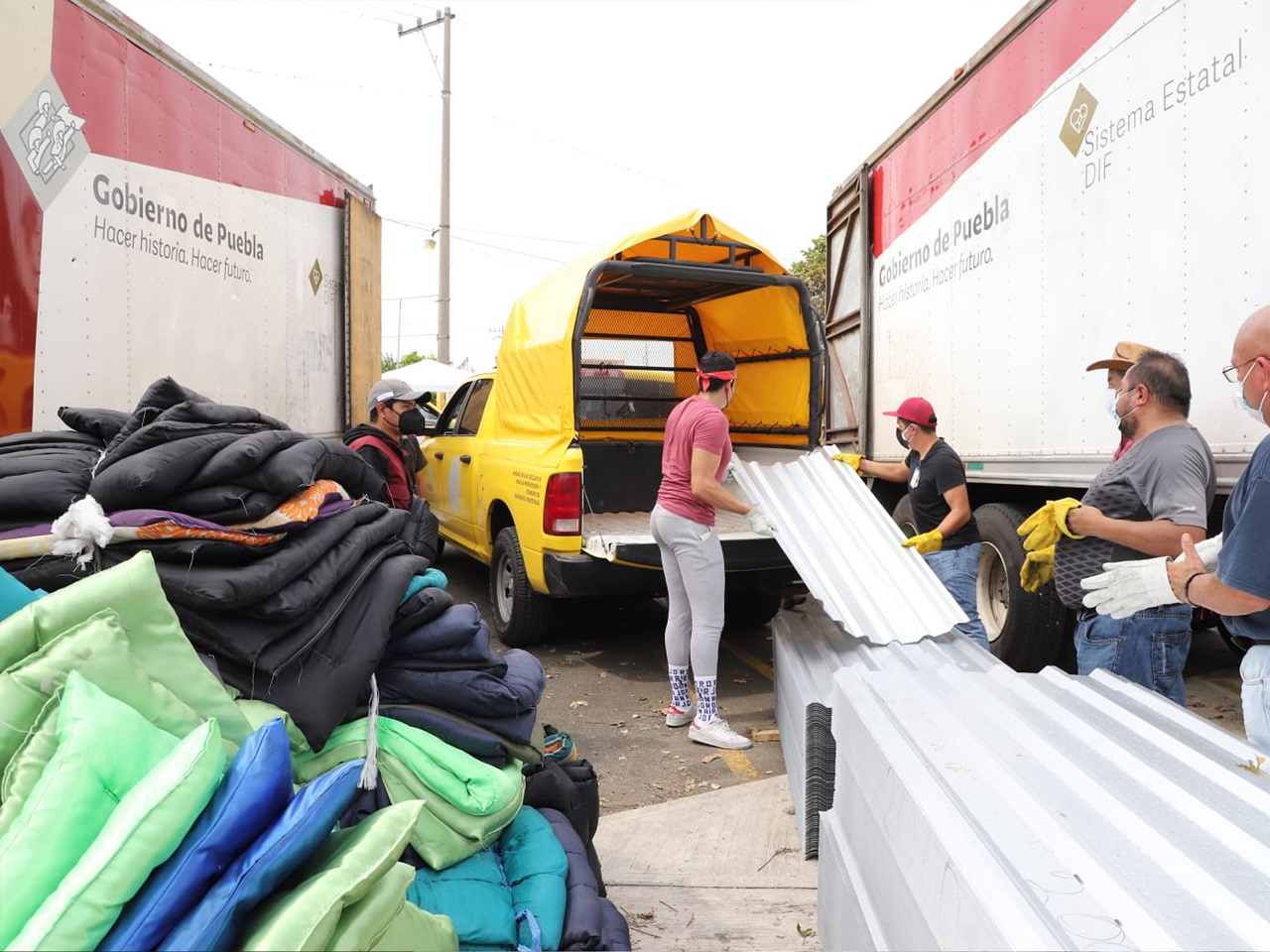 Por: Cortesía SEDIF entrega apoyos a damnificados por Huracán 'Grace' de Venustiano Carranza