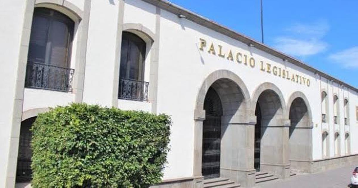 La directora de comunicación social y relaciones públicas del Congreso local será retirada de su cargo