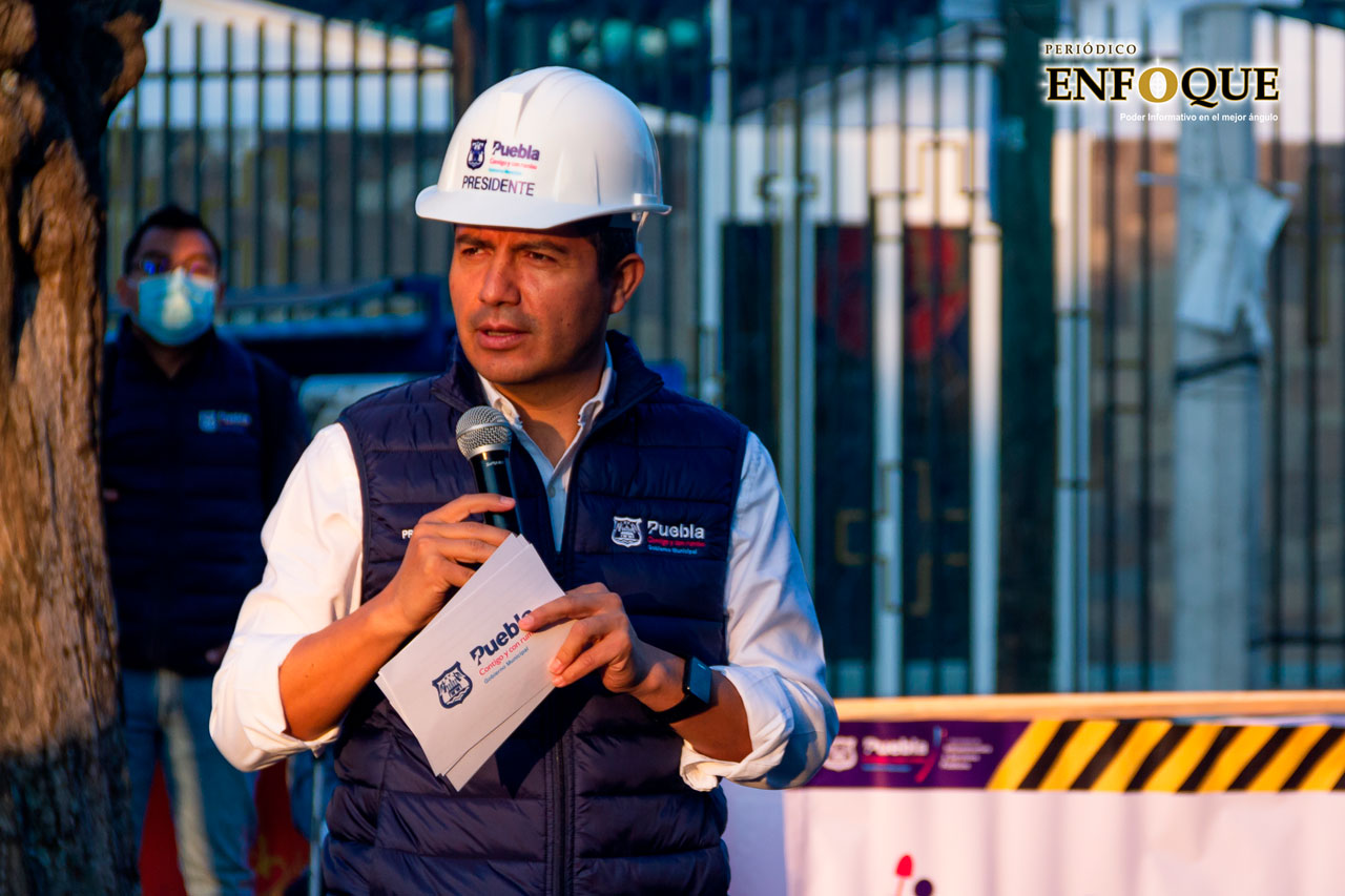 Por: Alex Muñoz Si habrá reubicación de predios irregulares en Xochimehuacan tras explosión: Eduardo Rivera