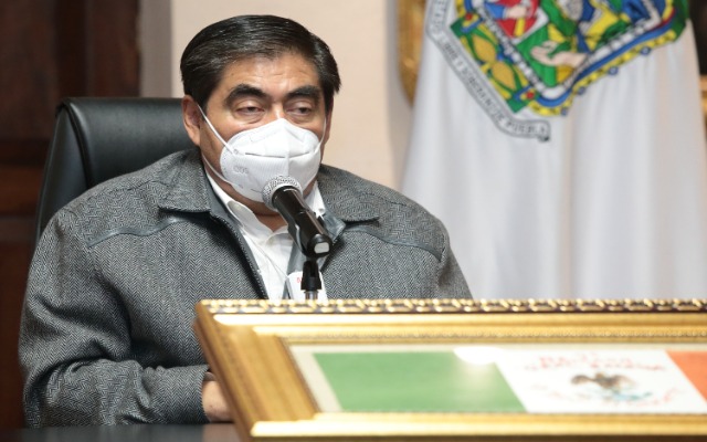 Foto: Cortesía Reprocha Barbosa presencia de trabajadora del Ayuntamiento de Puebla en protesta feminista en el Congreso