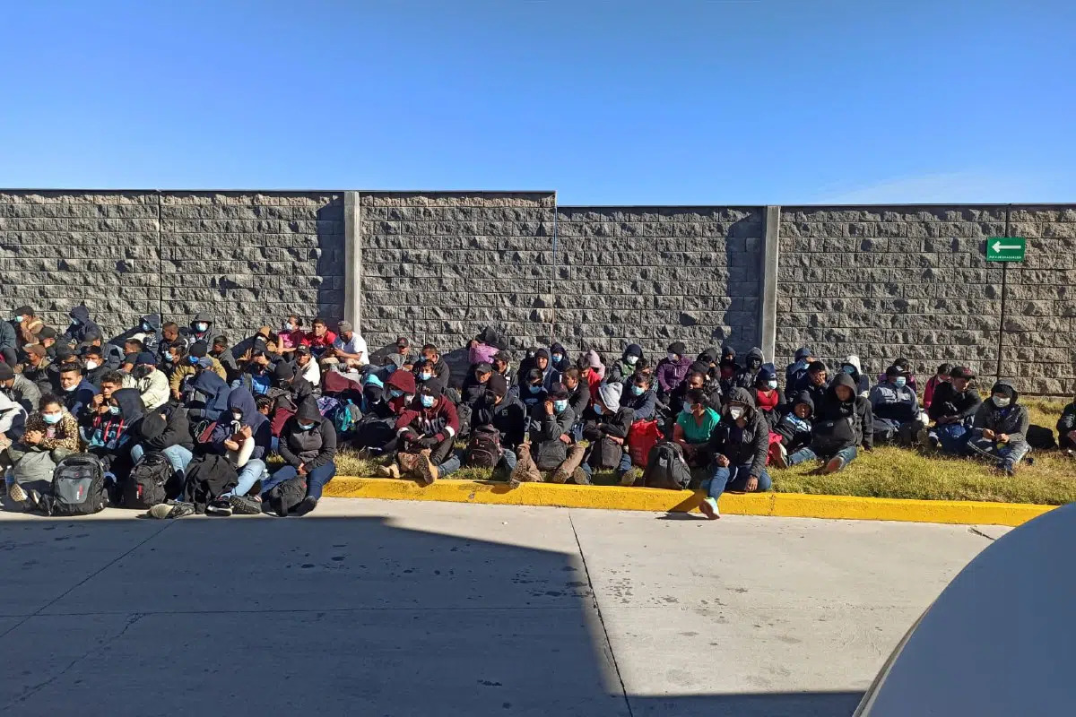 Por: Cortesía Son rescatados en Puebla, 210 migrantes extranjeros de la caja de un tráiler