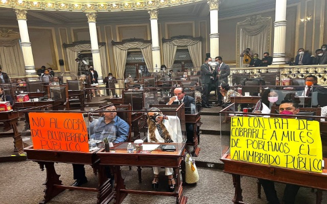 Por: Cortesía Será decisión del Congreso permitir el cobro de alumbrado público en Puebla: Barbosa