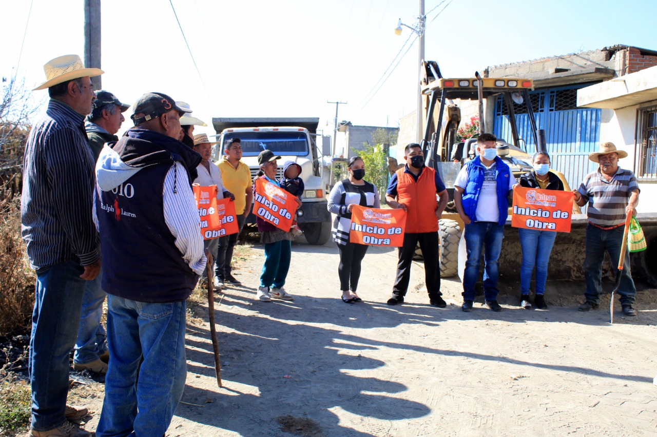 Por: Cortesía El presidente municipal, Fernando Castellanos Hernández, inicia obra de pavimentación en Atzala.