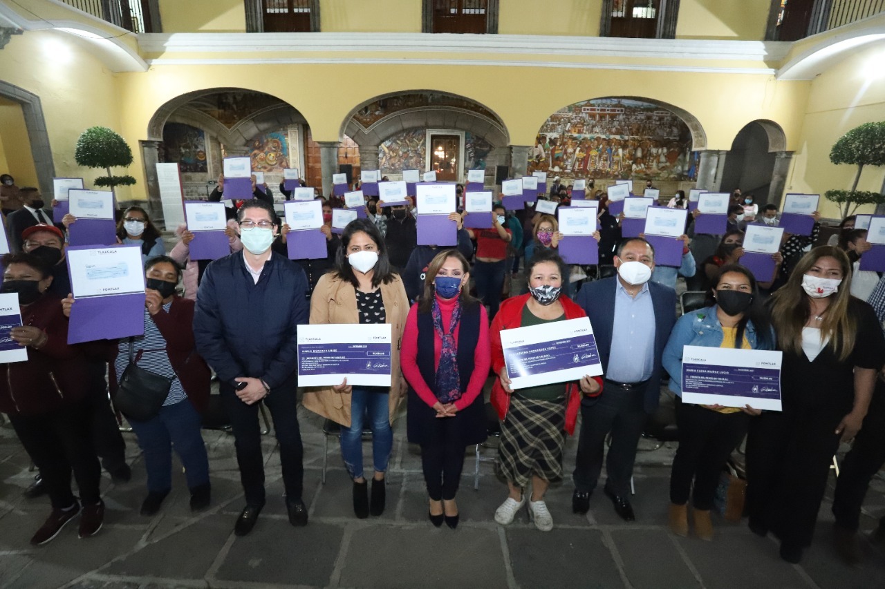 Entregó gobernadora Lorena Cuéllar créditos para proyectos productivos