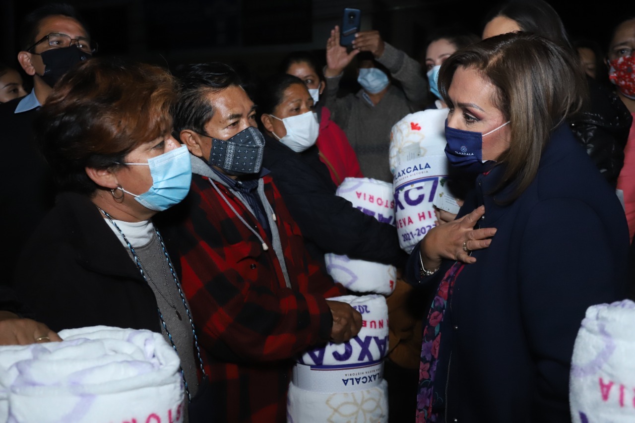 Entrega Sedif y Gobierno Del Estado cobertores a sectores vulnerables por la temporada invernal