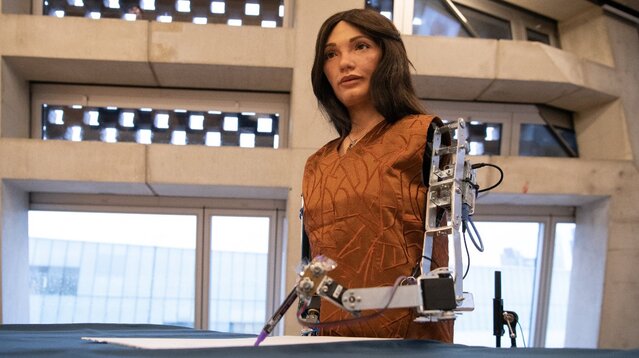 Por: Cortesía Ai-da: La primera robot que ´sabe´escribir poesía