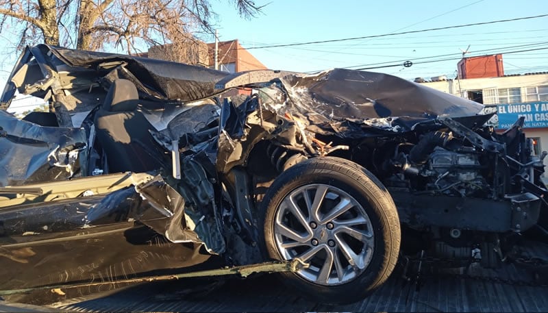 Por: Cortesía Conductor presuntamente ebrio choca y queda prensado en su automóvil contra una ruta 58 en San Manuel