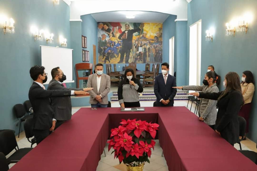 Por: Cortesía Ariadna Ayala toma protesta a los nuevos jueces calificadores de Atlixco