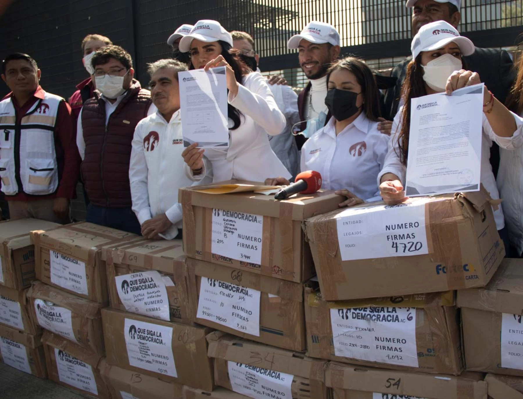 Por: Cortesía Hasta ahora se han entregado 3.7 millones de firmas para revocación de mandato