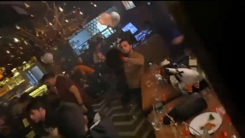 Por: Cortesía Sobrino Joaquín "El Chapo" Guzmán desata balacera en Sinaloa; policía los deja ir (Video)