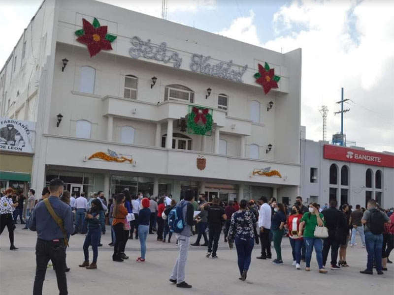 Por: Cortesía Policía estatal buscaba bomba y encontró fajos de billetes en oficina municipal