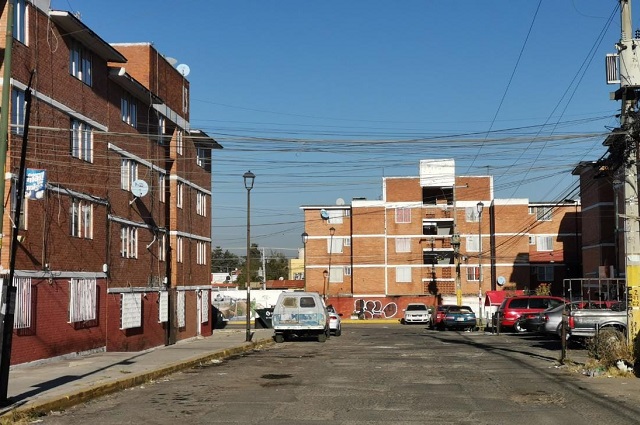 Por: Cortesía Motociclista pierde la vida tras estrellarse con un contenedor de basura en la unidad habitacional La Flor