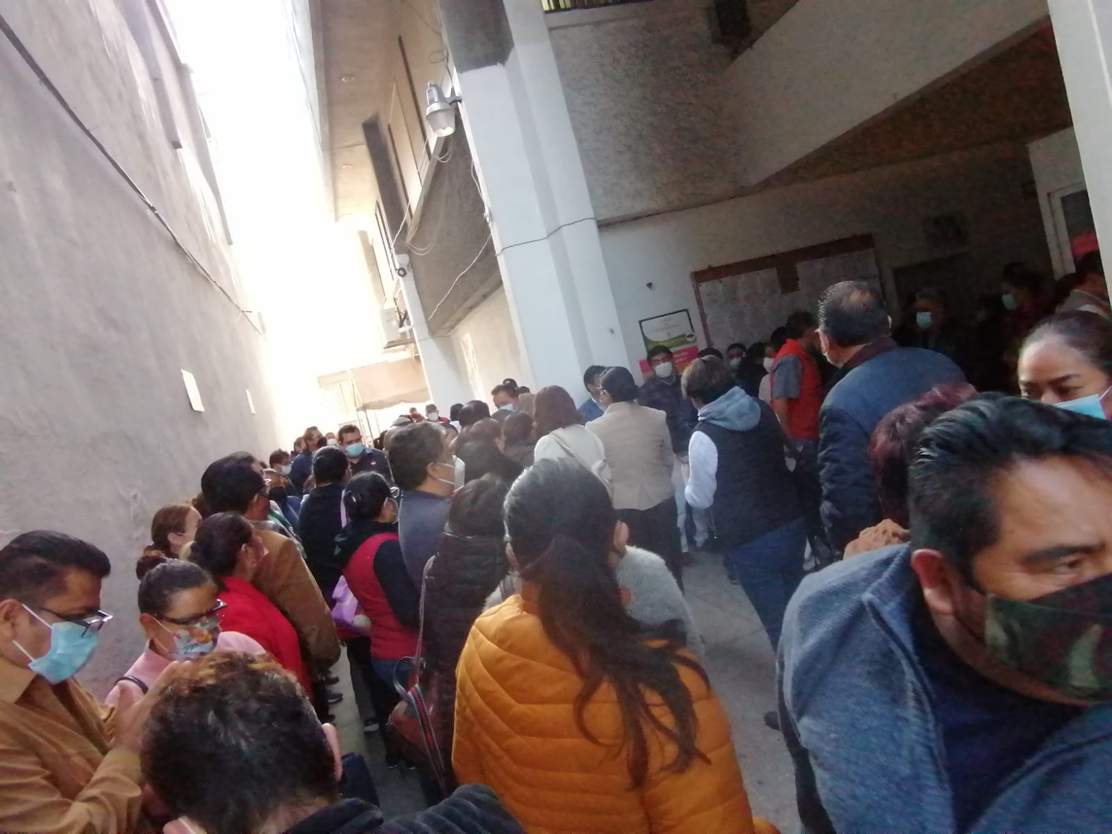 Trabajadores de salud acusan a Blanca Águila de "jalar reflectores", dicen está desesperada