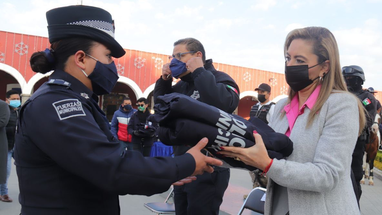 Ayuntamiento de San Pedro Cholula efectuó la entrega de equipamiento a elementos de la Secretaría de Seguridad Ciudadana  