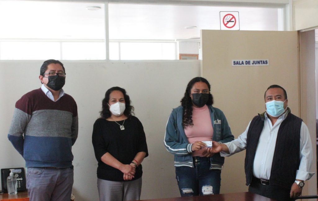 Por: Cortesía Benefició Gobierno del Estado a universitarios y personas con discapacidad con credenciales de descuento en el transporte