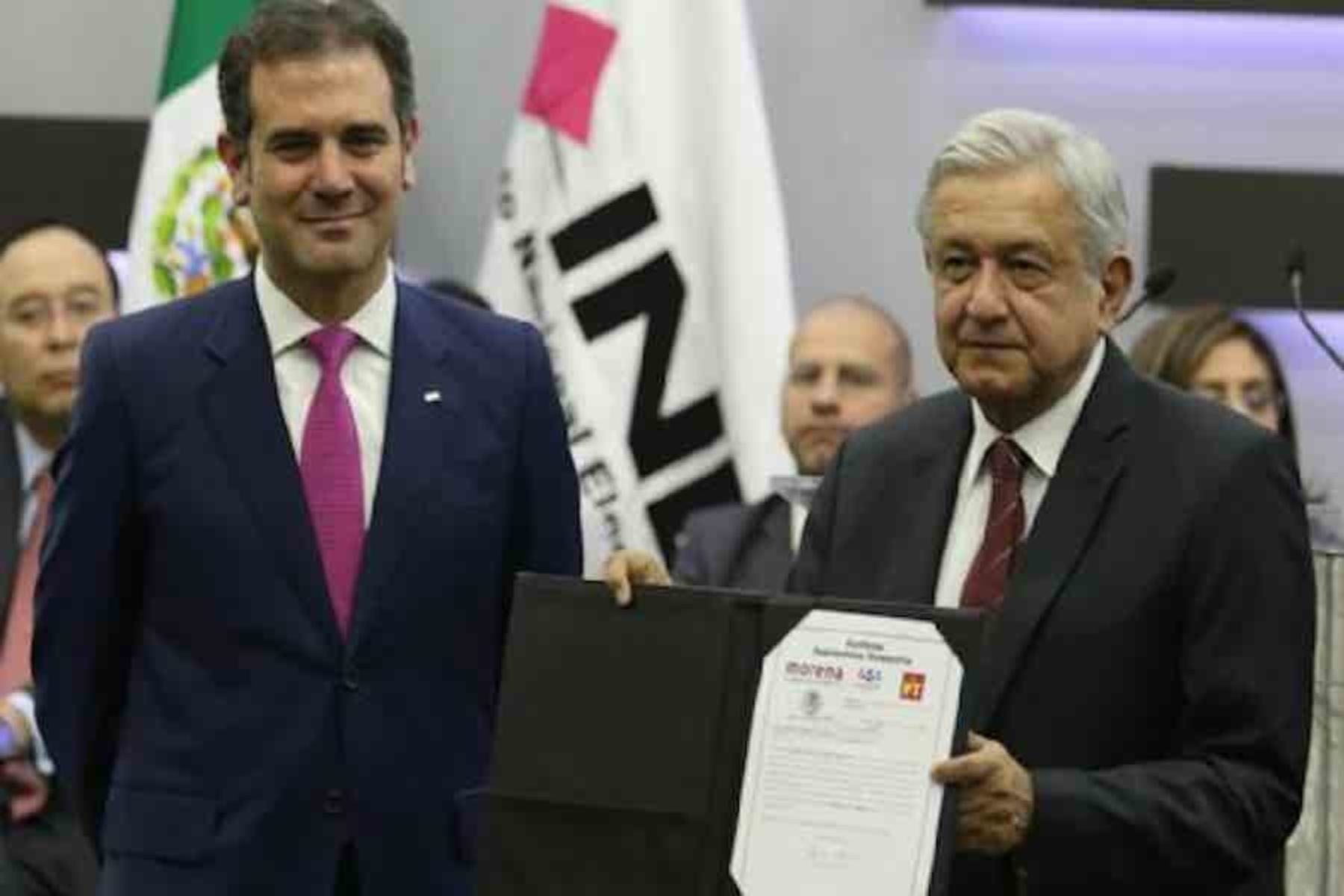 Por: Cortesía Consulta de revocación de mandato: Corte admite controversia de AMLO contra el INE