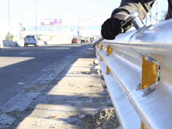 Por: Cortesía Con reparación de barreras metálicas, Infraestructura garantiza seguridad de automovilistas en el Periférico