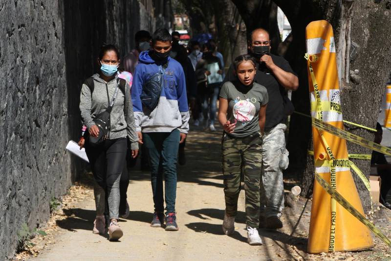 México no considera vacunar a menores de 15 años: López-Gatell