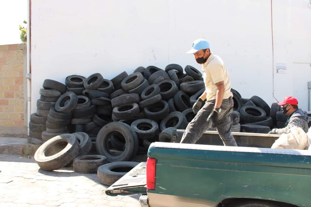 Por: Cortesía Efectúan recolección de neumáticos en barrancas de Quilehtla