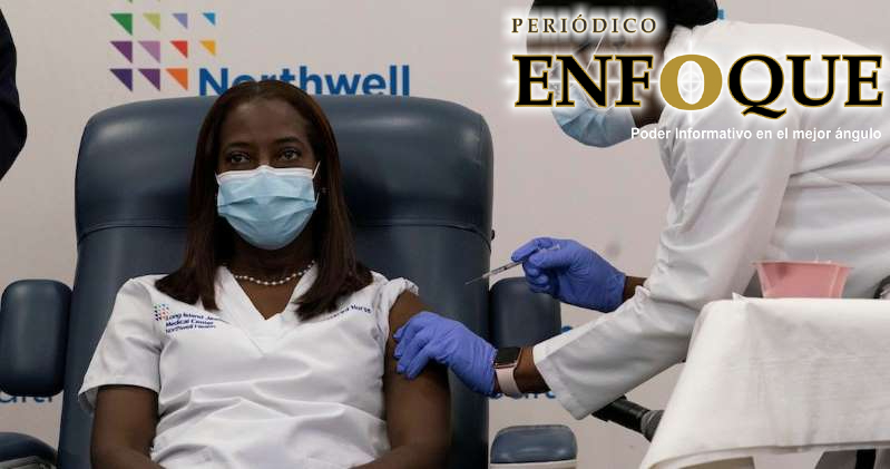 Foto: Cortesía Enfermera neyorquina recibe la Segunda Dosis de la Vacuna de Pfizer.
