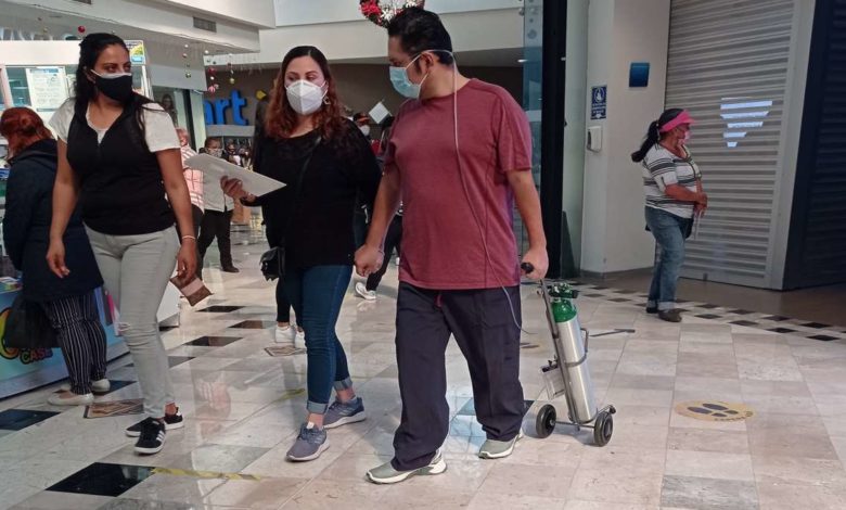 Foto: Cortesía "Parece chiste pero es anécdota" Hombre va al centro comercial con todo y tanque de oxígeno