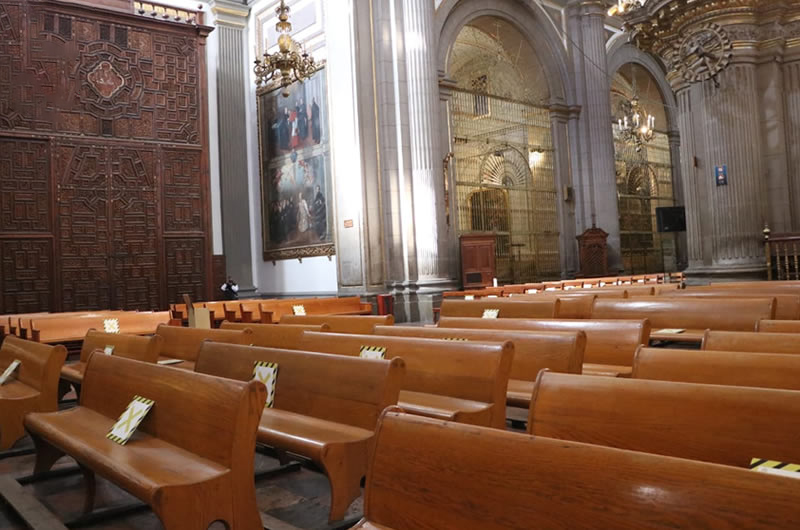 Foto: Cortesía Por incremento de contagias ofician misa a puerta cerrada en la Catedral