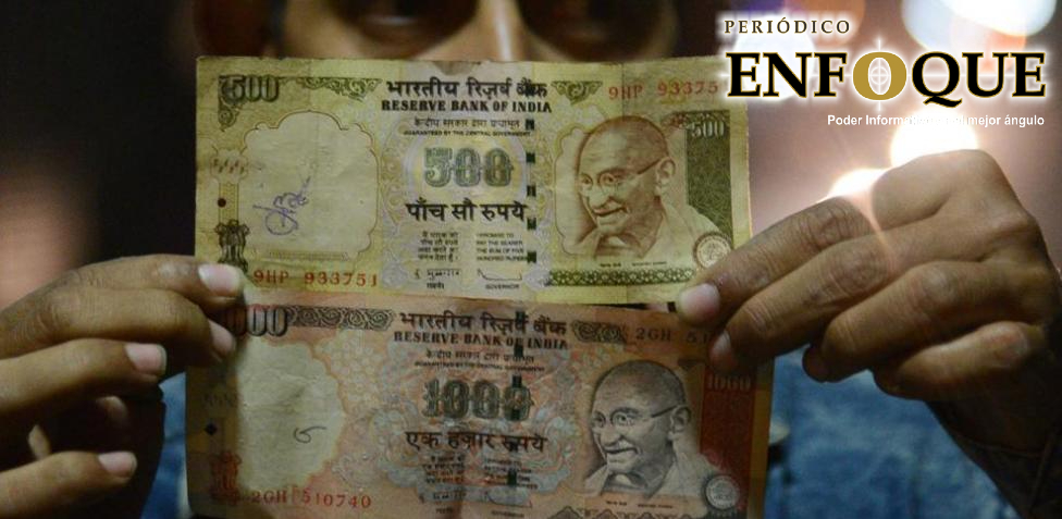 Foto: Cortesía Llevan un Cadáver a un Banco para sacar sus ahorros.