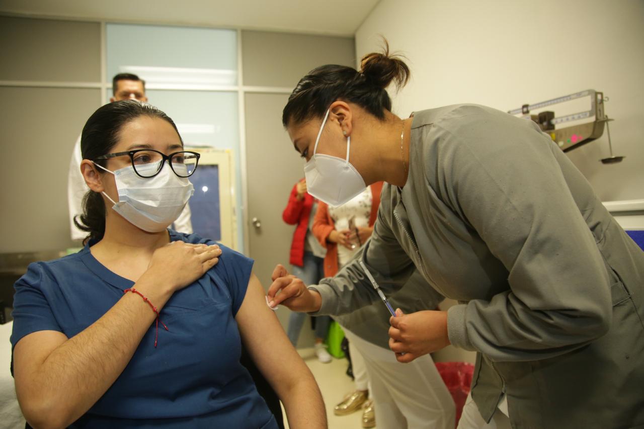 Foto: Cortesía Médica del ISSSTE primera en recibir vacuna contra Covid-19