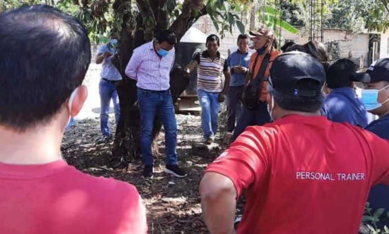 Foto: Cortesía Alcalde de comunidad chiapaneca es amarrado a un árbol por entregar una obra defectuosa