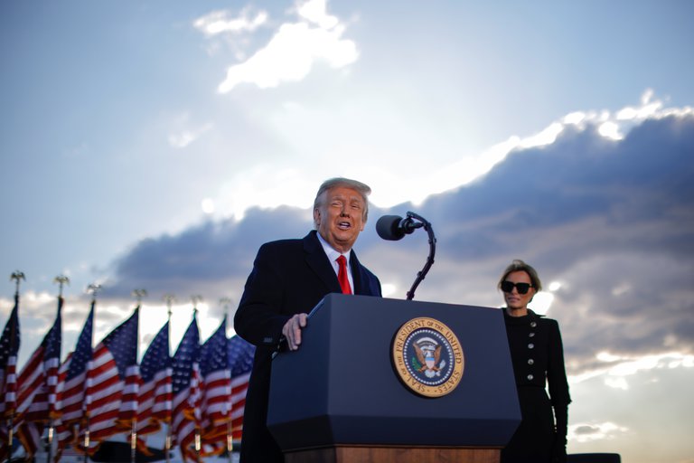 Foto: Cortesía Donald Trump sale de la Casa Blanca por última vez como presidente de EU pero promete volver