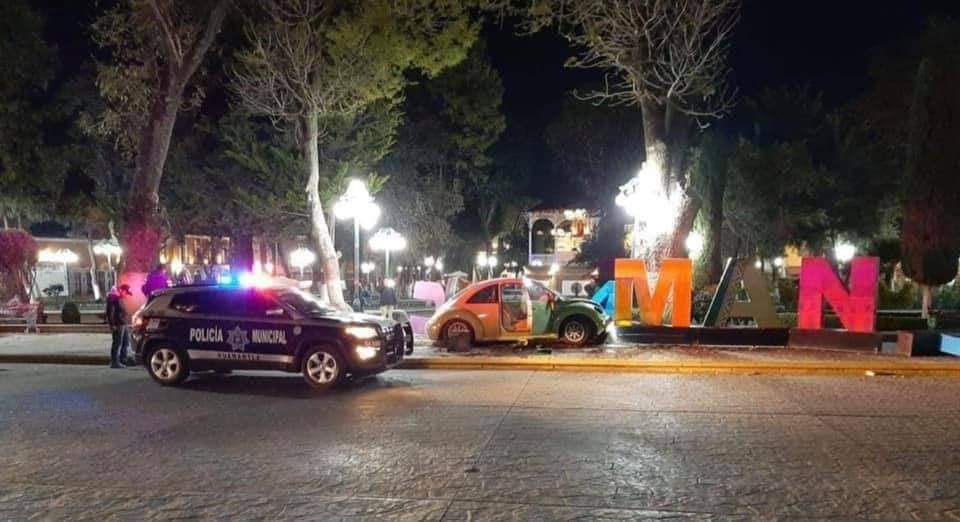 Foto: Cortesía Ebrio sujeto derriba letras monumentales de Huamantla, Tlaxcala