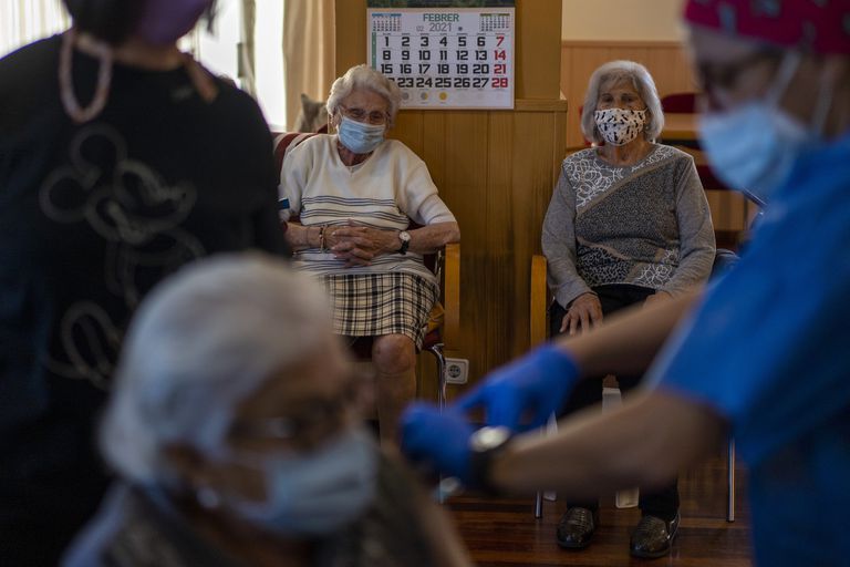 Foto: Cortesía Vacuna del coronavirus: por qué varios países europeos están recomendando el uso de la de AstraZeneca solo para menores de 65 años