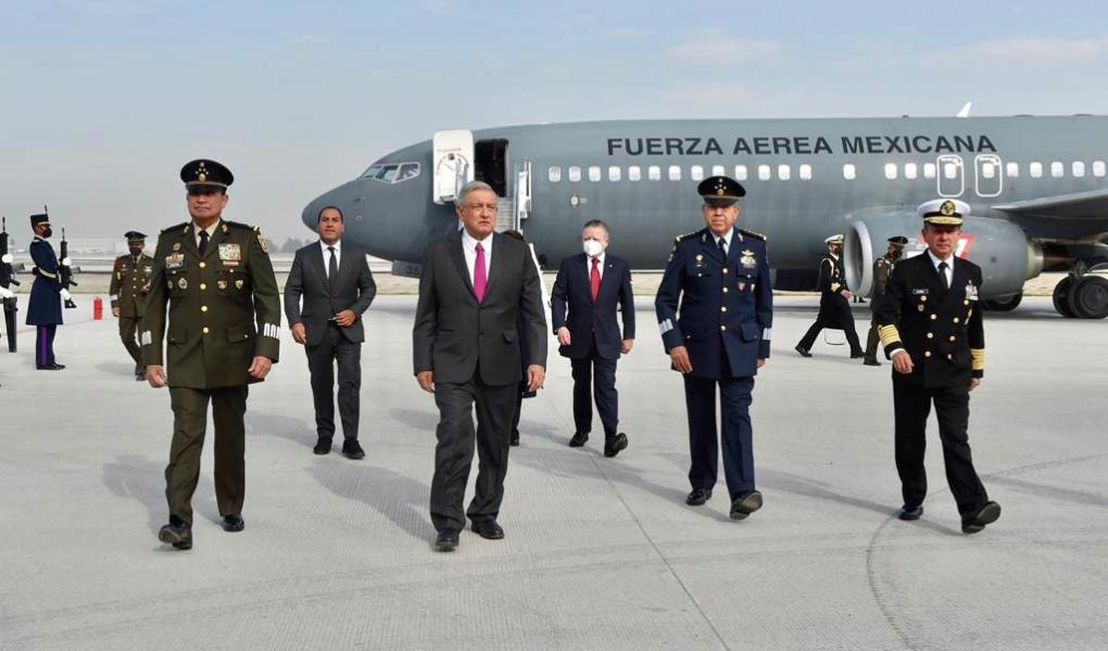 AMLO inagura primera pista de la base militar del aeropuerto Felipe Ángeles