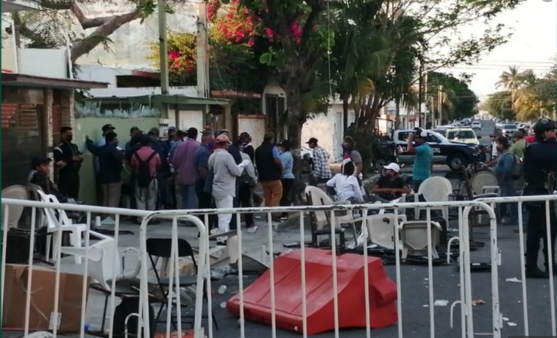 Foto: Cortesía ¡Democracia moderna! Panistas de Veracruz se agarran a “sillazos” durante elección interna