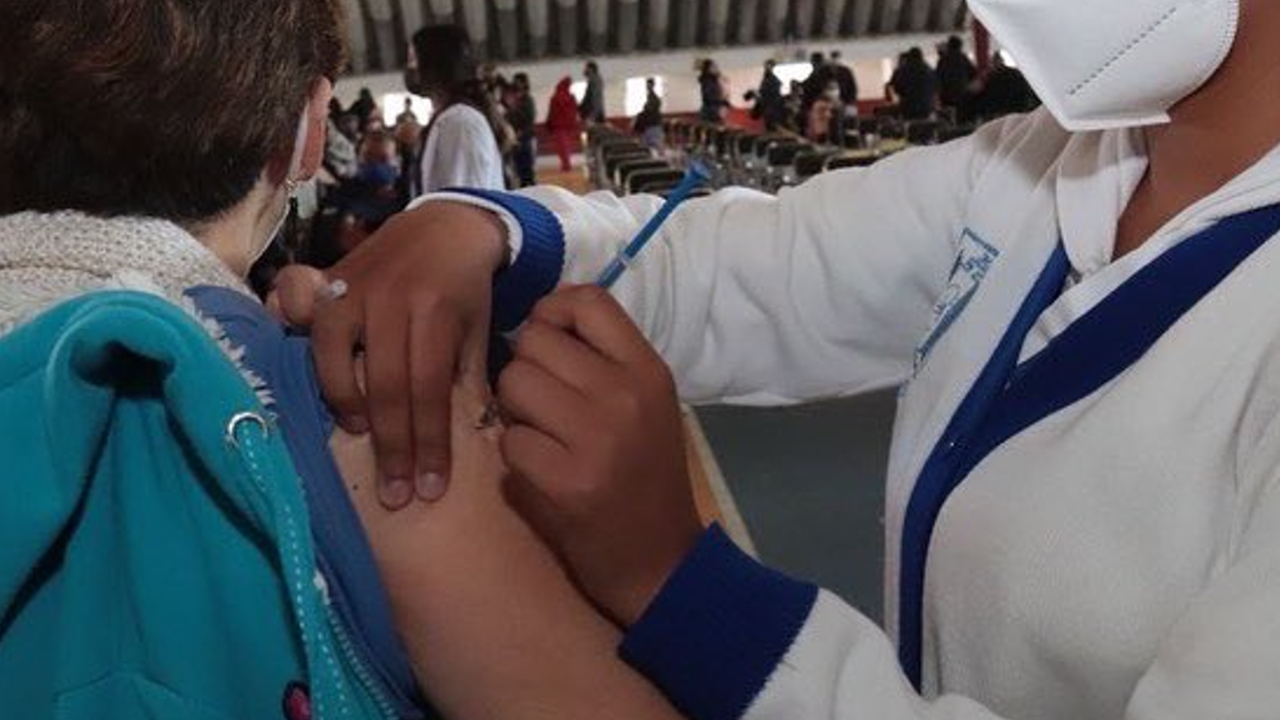 Por: Cortesía Sin inconvenientes se realizó el inicio de la aplicación del refuerzo de la Vacuna contra el COVID en Cholula