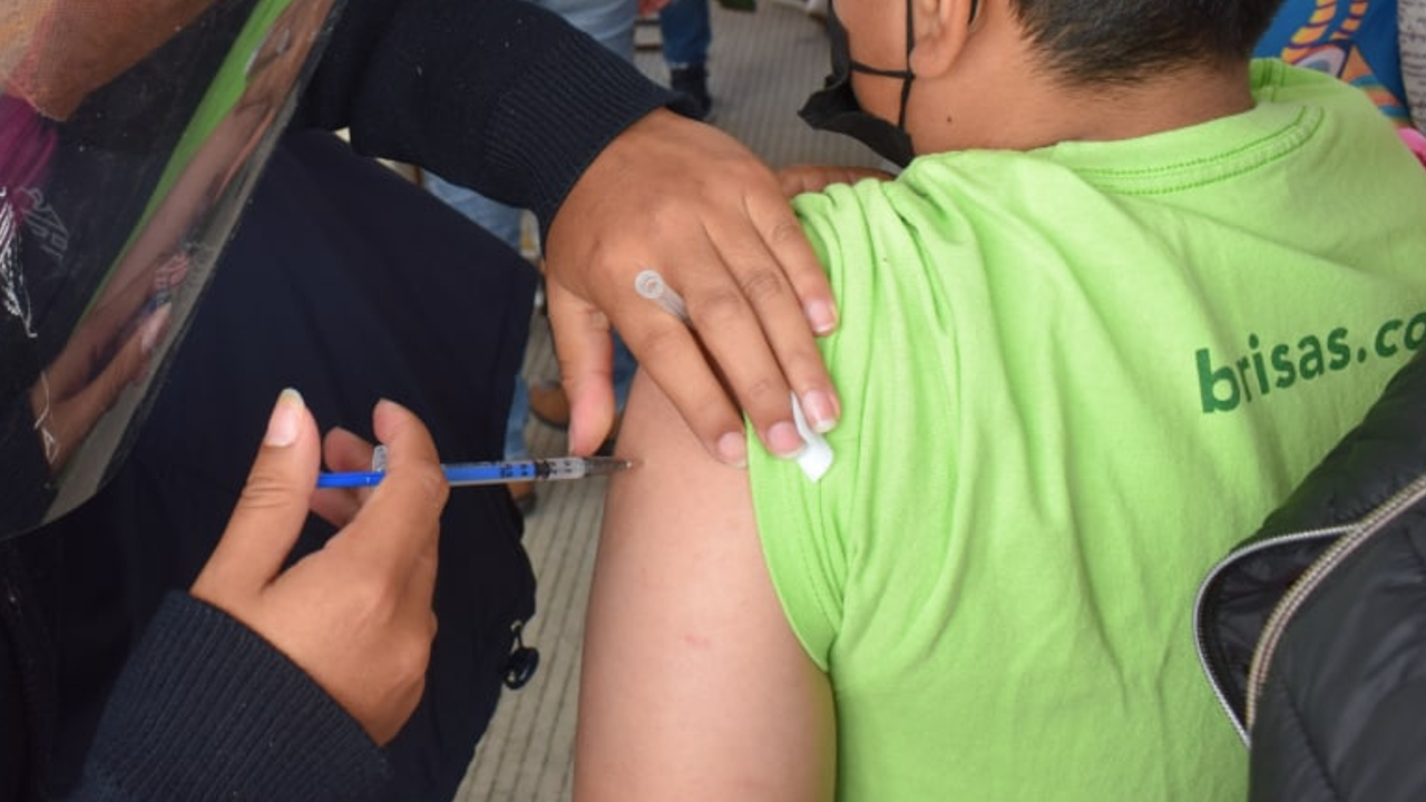 Por: Cortesía Comenzó en el Hospital del Niño Poblano la aplicación de segundas dosis contra COVID para la población de 12 a 17 años