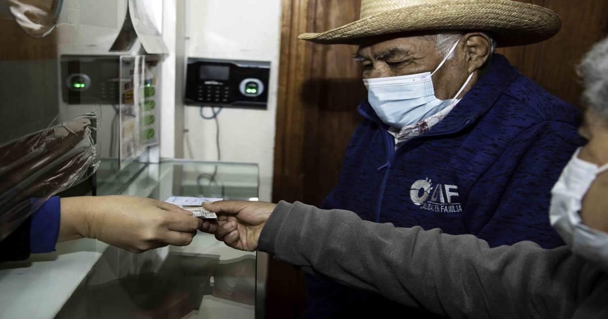 Foto: Cortesía Realiza “Supérate” sexta entrega de seguros de vida a familias en extrema pobreza