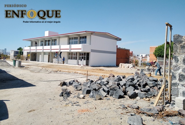 Foto: Omar Sánchez Encabeza Karina Pérez Popoca inicio de obra en telesecundaria de Concepción La Cruz