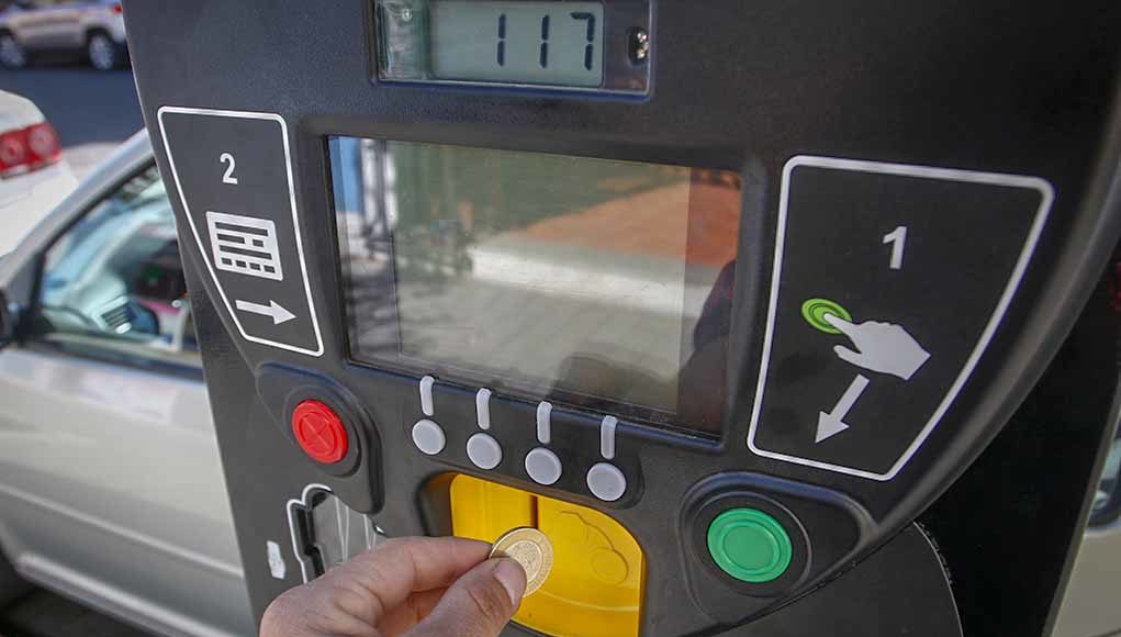 Organizaciones civiles se manifiestan contra instalación de parquímetros