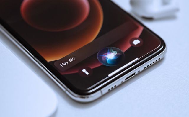 Por: Cortesía Siri de Apple tendrá una nueva voz de género neutro