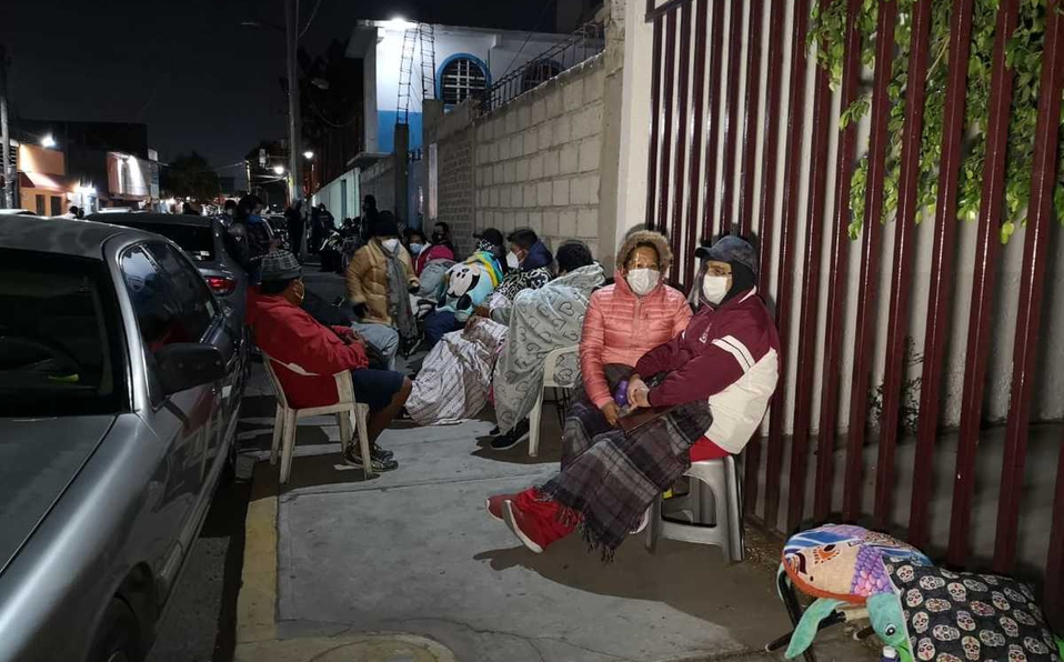 Foto: Cortesía Jóvenes se alquilan por 400 pesos para hacer fila para la vacuna en Tamaulipas