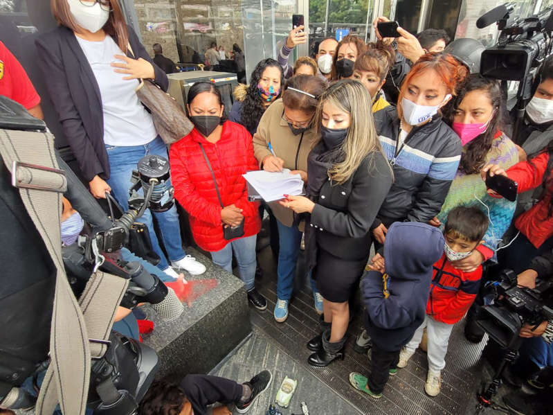 Padres de familia de niños con cáncer interponen denuncia contra de López-Gatell