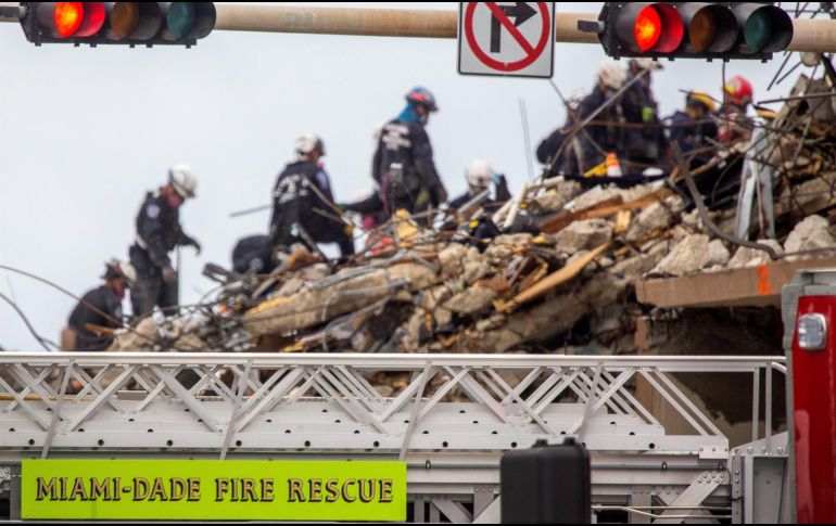Por: Cortesía Detienen la búsqueda de víctimas del derrumbe en Miami por inestabilidad en edificio