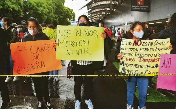 Protestas de padres de niños con cáncer se extienden en el país